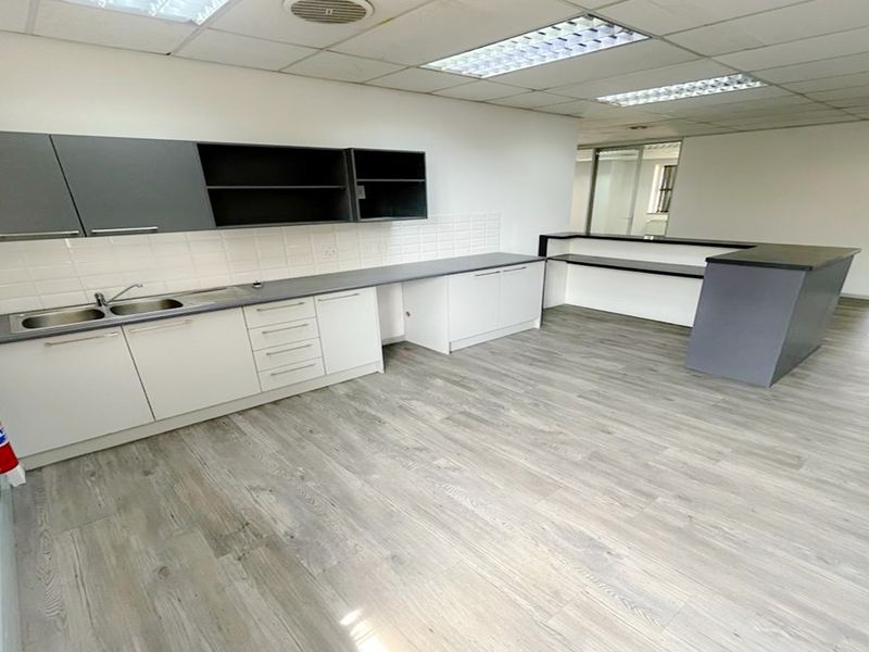 Office space to let in Killarney - Photo 9