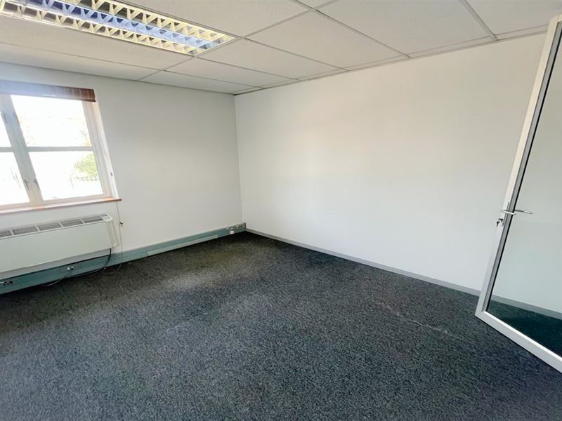 Office space to let in Killarney - Photo 8