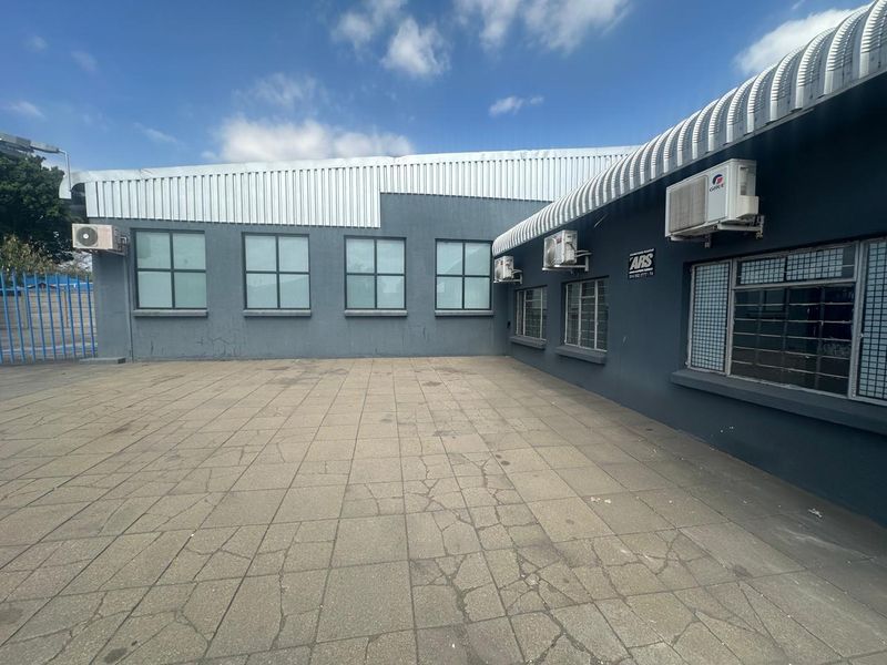 Prime Industrial Workshop/Warehouse with Private Yard for Rent in Zinniaville - Photo 2
