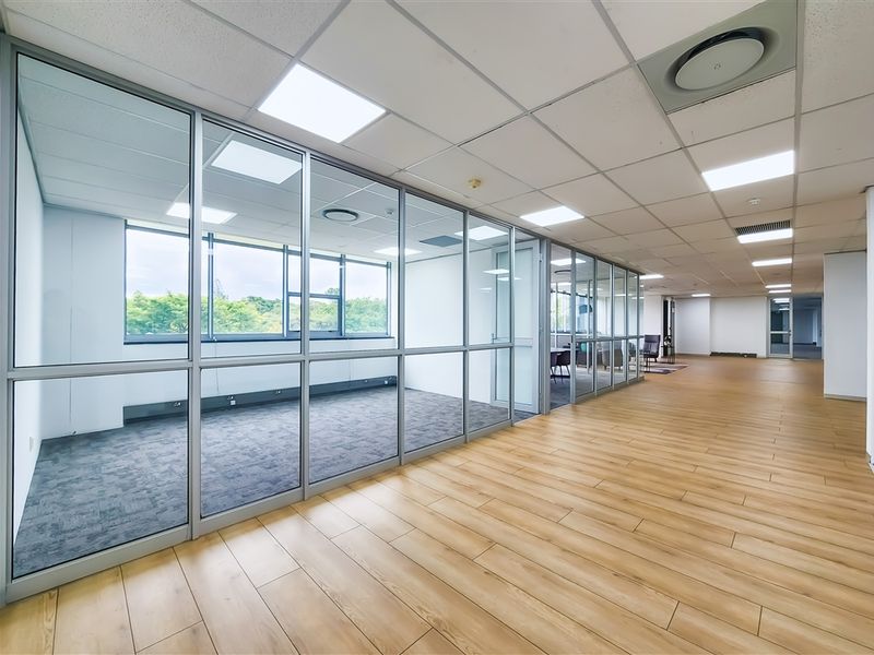 665m2 Newly Refurbished Office to Let in Design Quarter - Photo 3