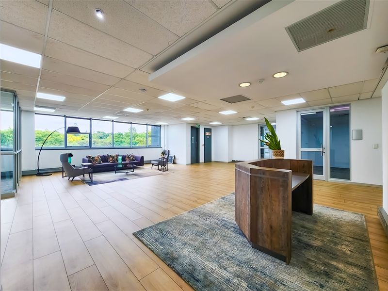 665m2 Newly Refurbished Office to Let in Design Quarter - Photo 9