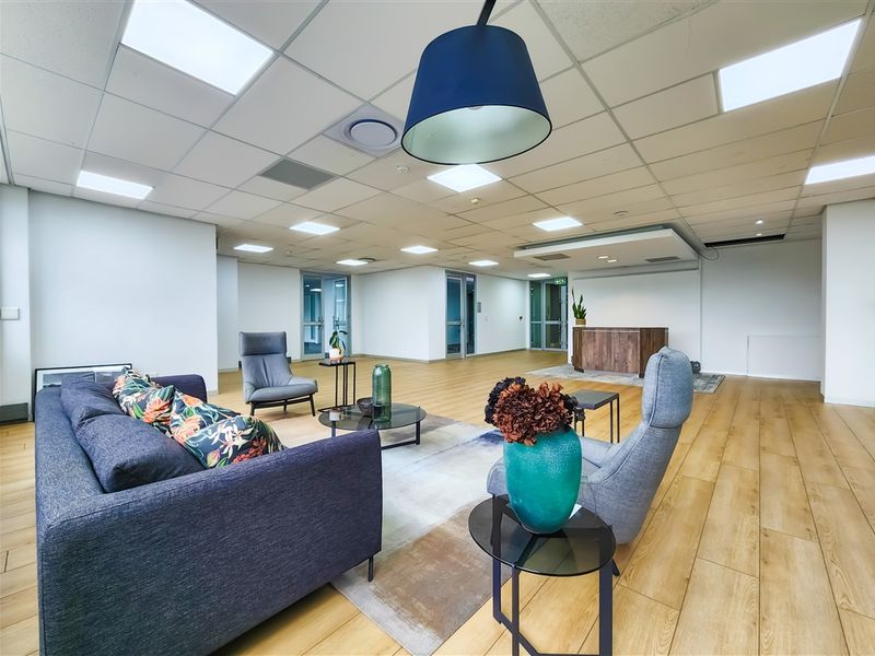 665m2 Newly Refurbished Office to Let in Design Quarter - Photo 8