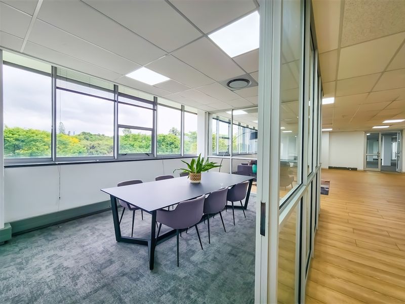 665m2 Newly Refurbished Office to Let in Design Quarter - Photo 5