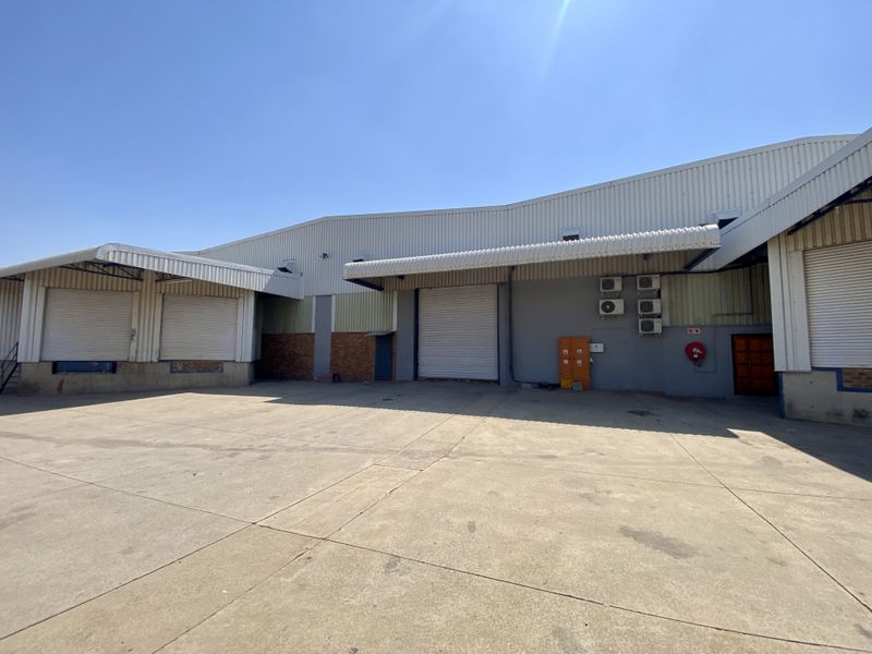 Highway facing warehouse's for lease/sale in Corporate Park South, Randjespark. - Photo 3