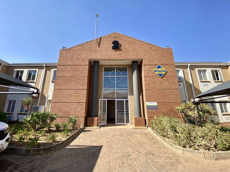 Fully fitted, tidy office available in Corporate Park South. - Photo 6