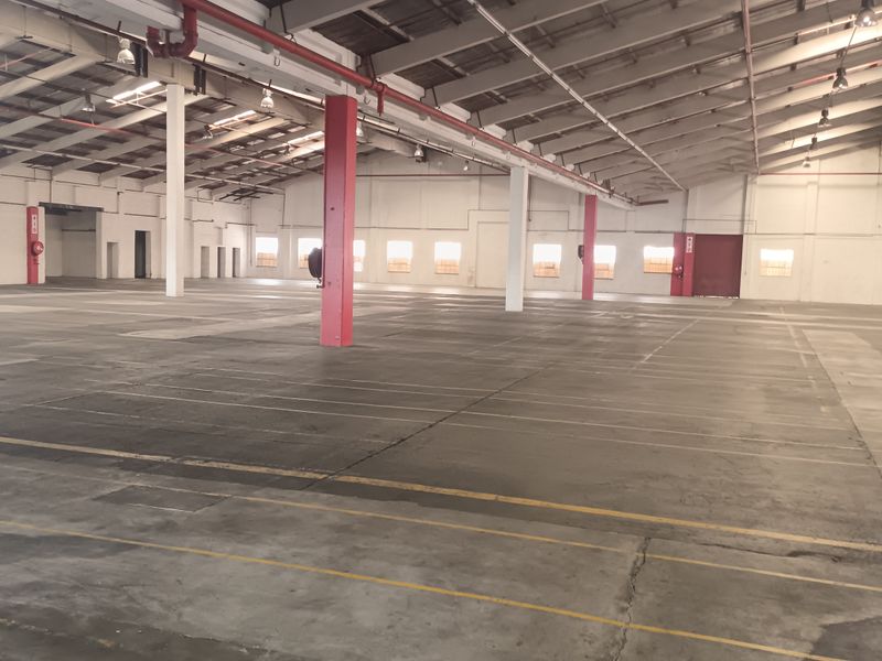 Large well fitted warehouse in Gated Park 3,109 sm Pinetown to let. - Photo 2