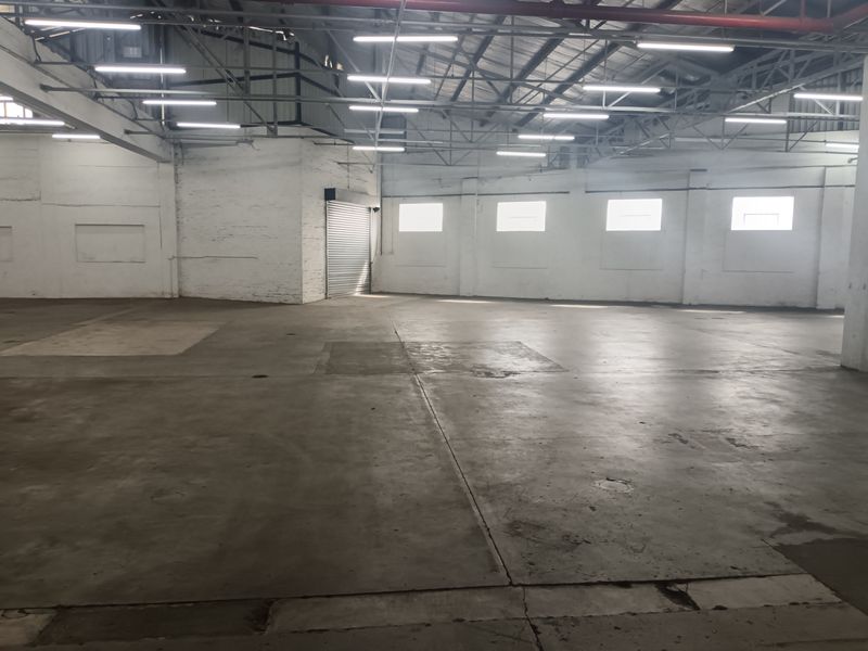 Large well fitted warehouse in Gated Park 3,109 sm Pinetown to let. - Photo 5
