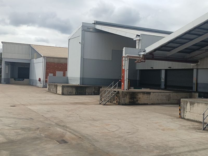 Large well fitted warehouse in Gated Park 3,109 sm Pinetown to let. - Photo 3