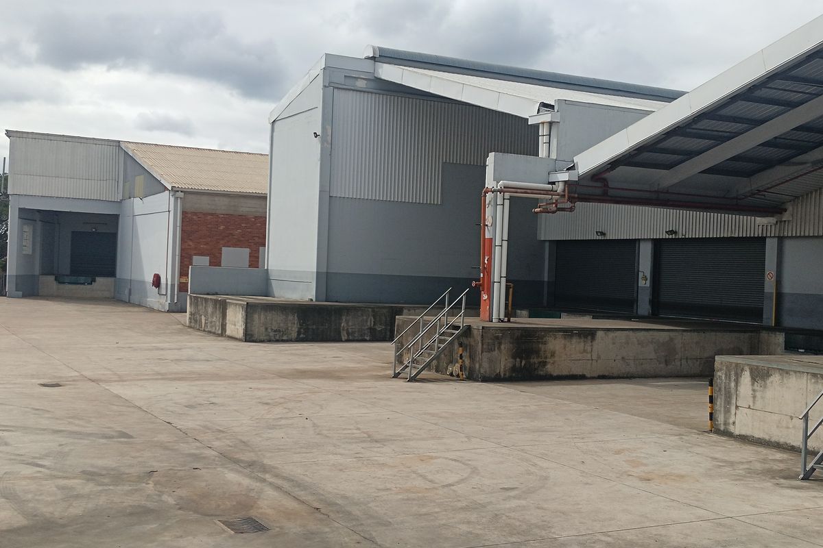 Large well fitted warehouse in Gated Park 3,109 sm Pinetown to let. - Photo 3