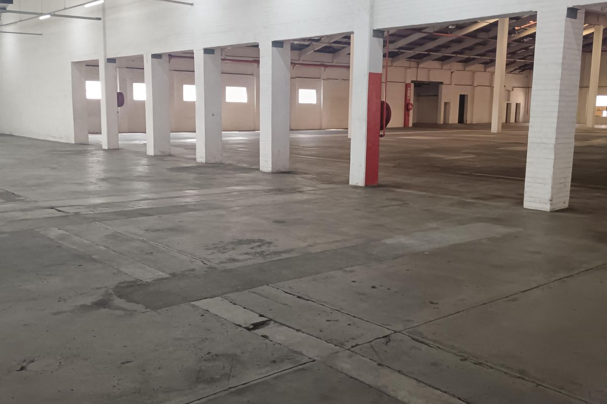 Large well fitted warehouse in Gated Park 3,109 sm Pinetown to let. - Photo 4