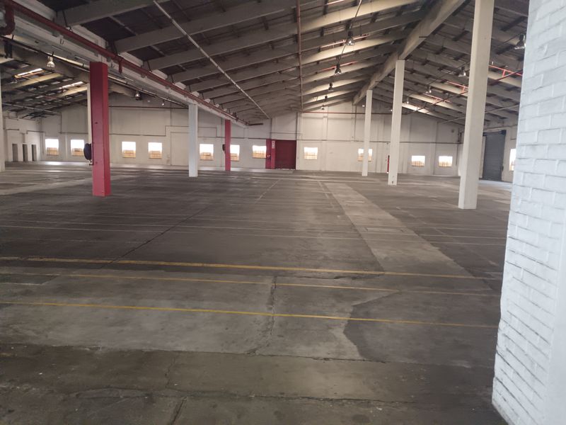 Large well fitted warehouse in Gated Park 3,109 sm Pinetown to let. - Photo 6