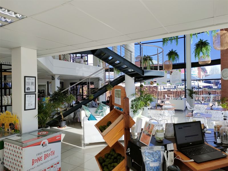838m2  Warehouse  - TO LEASE - Photo 10