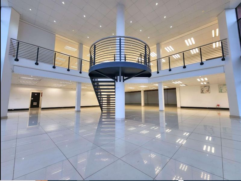 838m2  Warehouse  - TO LEASE - Photo 5