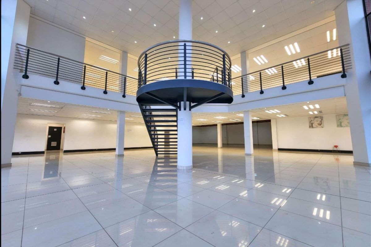838m2  Warehouse  - TO LEASE - Photo 5