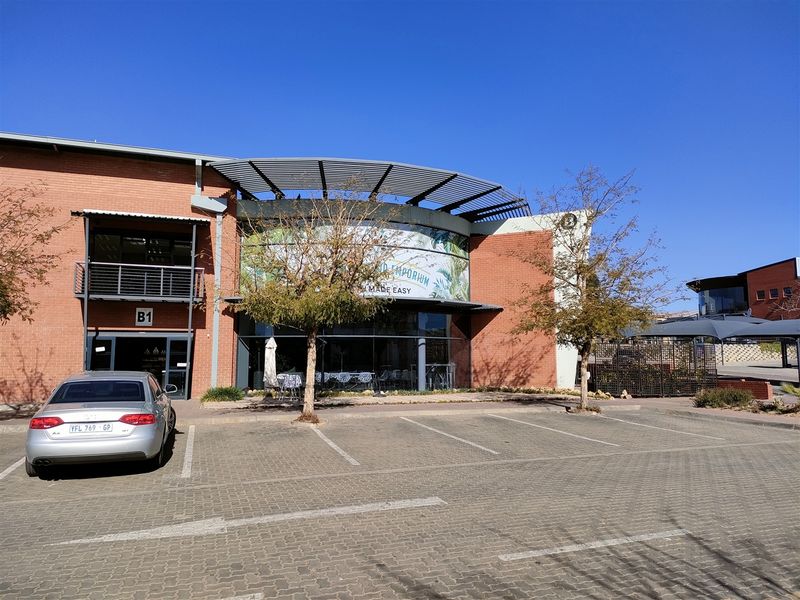 838m2  Warehouse  - TO LEASE - Photo 3