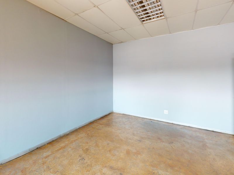 Modern Office Suite for Administration, Finance or Professional Services - Photo 4