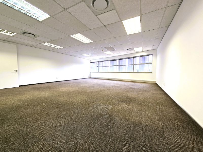 Office space to let on the 1st floor in The Woodlands Office Park - Photo 6