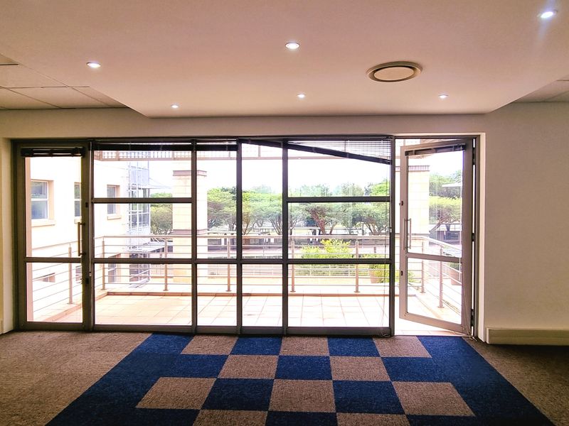 Office space to let on the 1st floor in The Woodlands Office Park - Photo 8