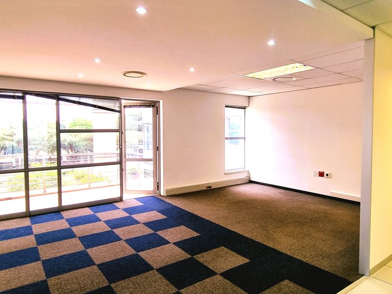 Office space to let on the 1st floor in The Woodlands Office Park - Photo 7