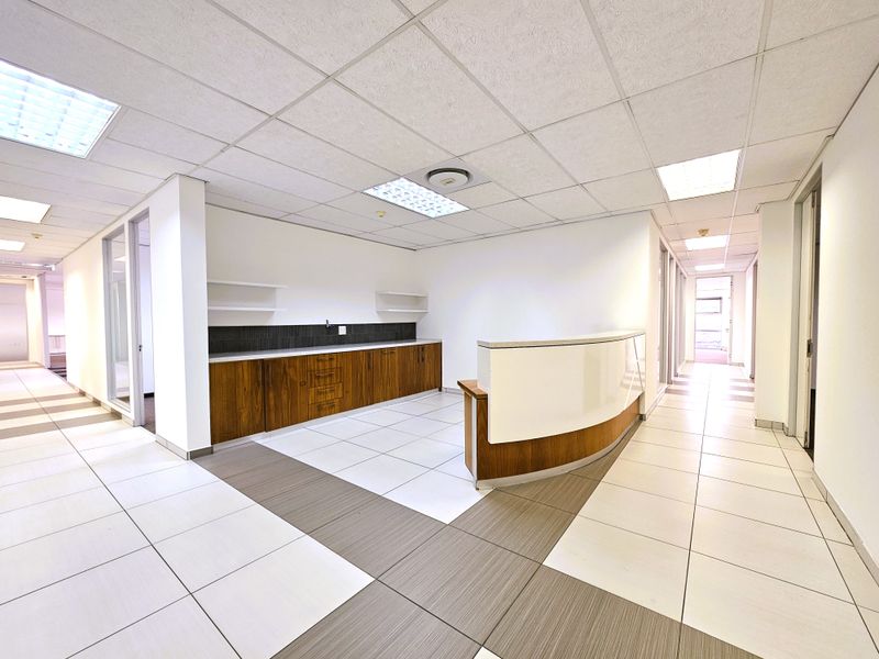 Office space to let on the 1st floor in The Woodlands Office Park - Photo 3