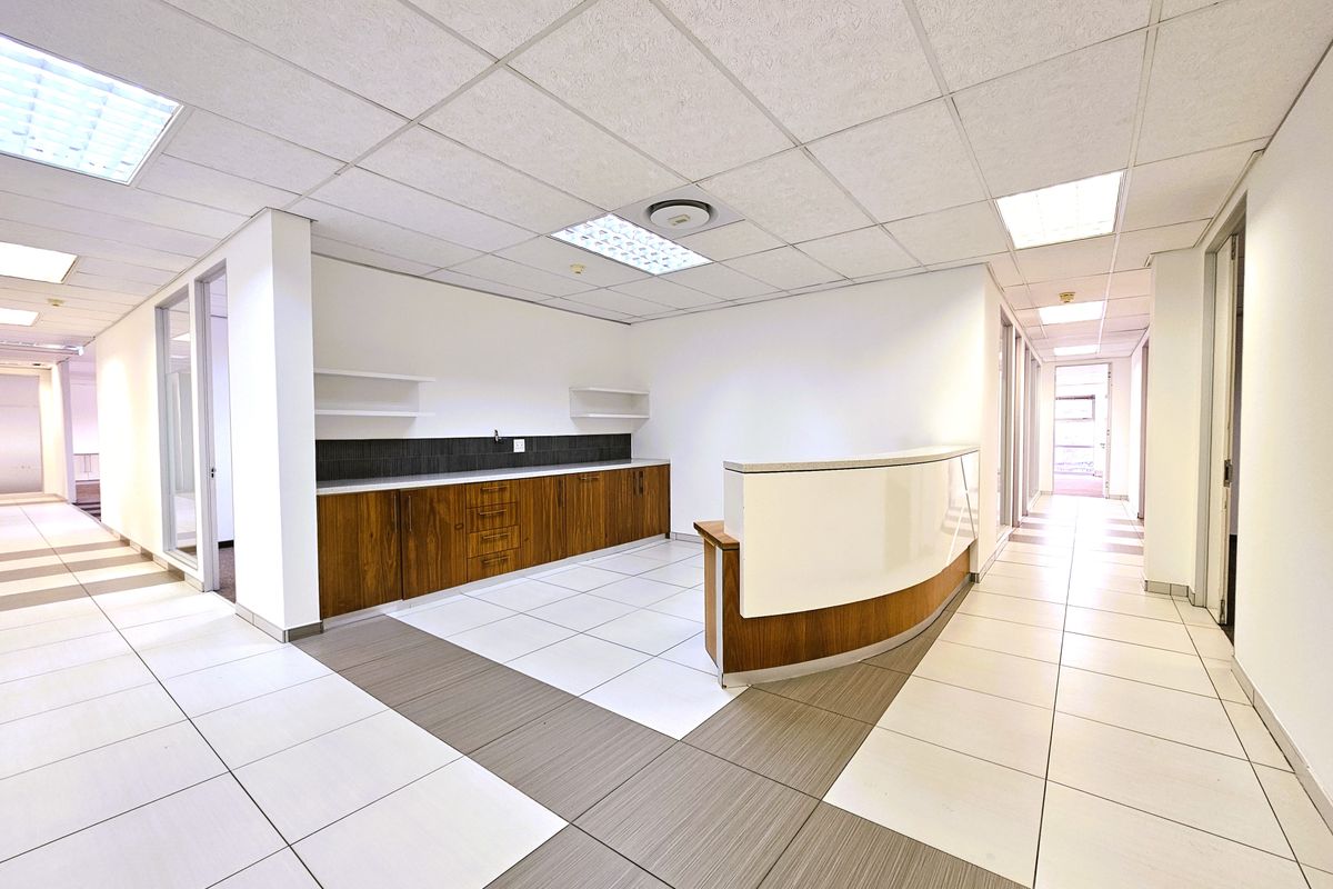 Office space to let on the 1st floor in The Woodlands Office Park - Photo 3