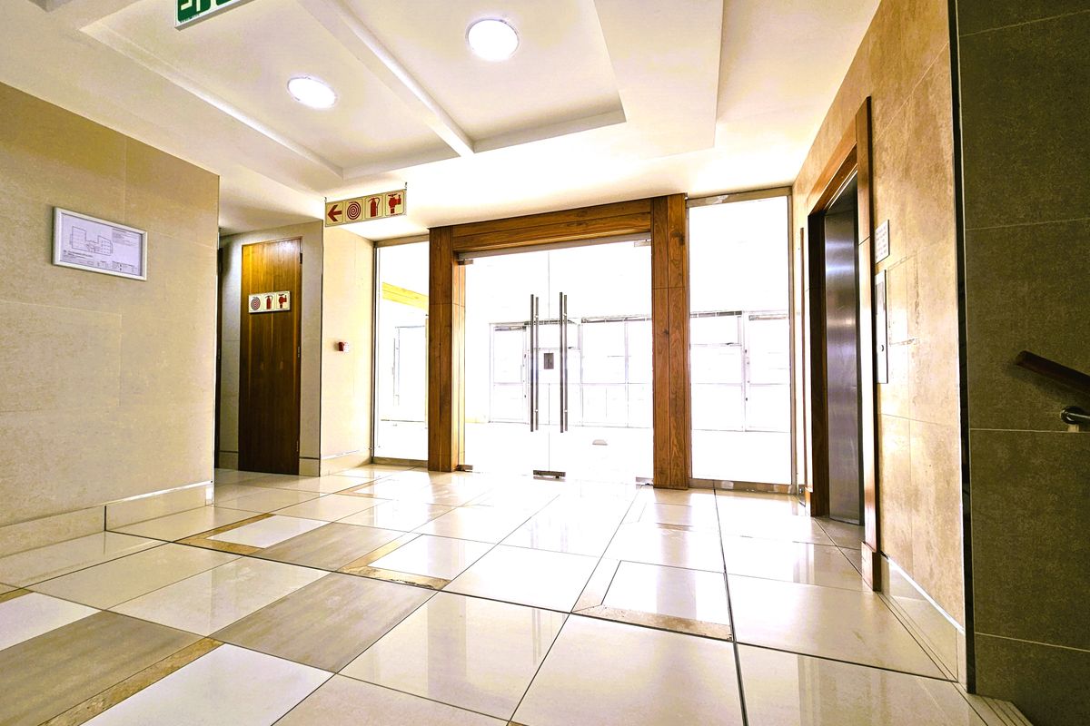 Office space to let on the 1st floor in The Woodlands Office Park - Photo 2
