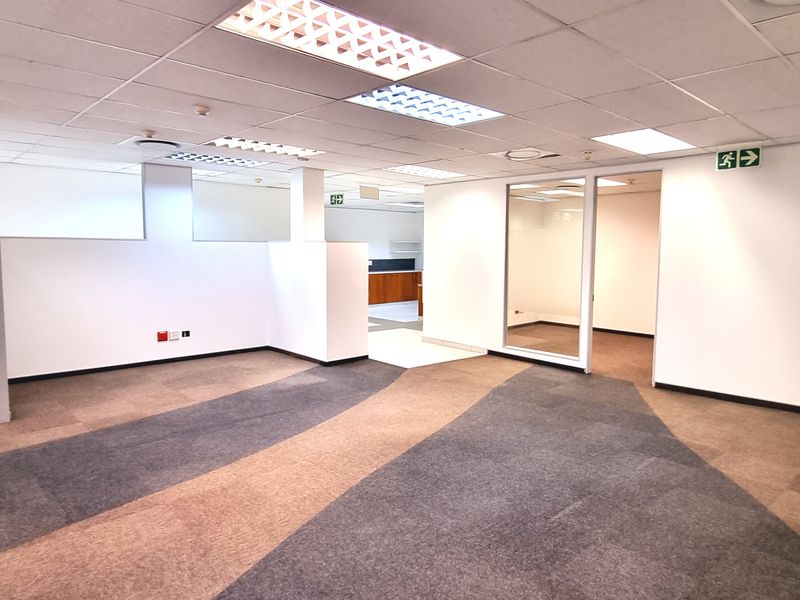 Office space to let on the 1st floor in The Woodlands Office Park - Photo 5