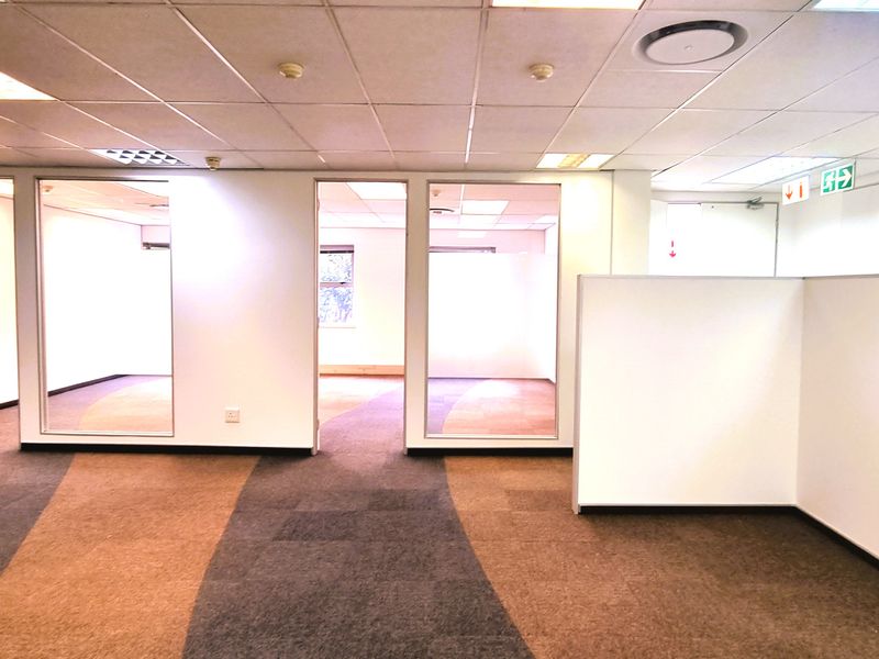 Office space to let on the 1st floor in The Woodlands Office Park - Photo 9