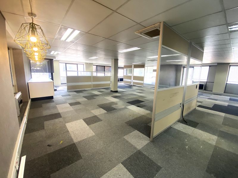 Premium Standalone Office Building to Let/for sale– Fully Fitted, Triple-Storey - Photo 10