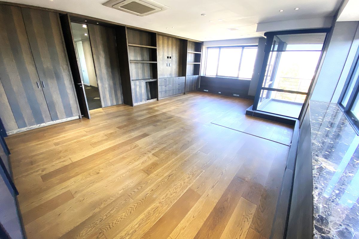 Premium Standalone Office Building to Let/for sale– Fully Fitted, Triple-Storey - Photo 4