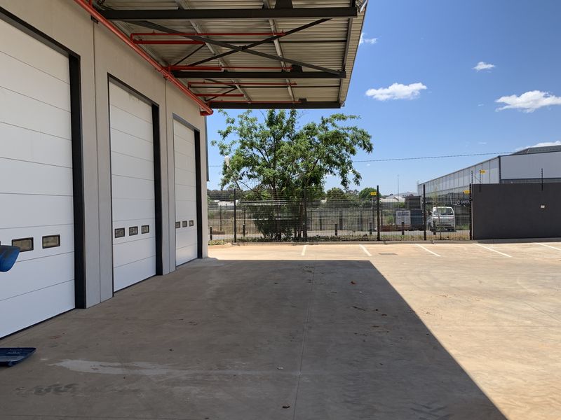 Warehouse to let in Jet Park - Photo 3