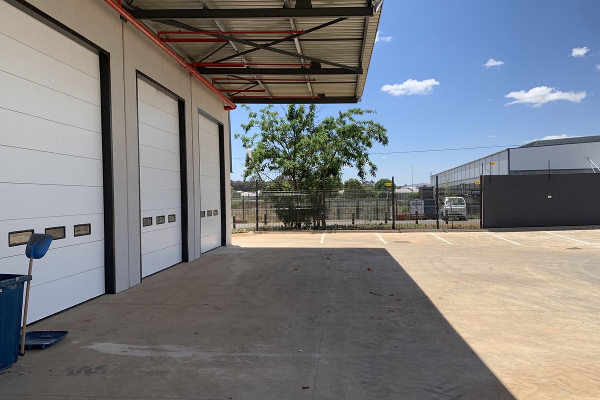 Warehouse to let in Jet Park - Photo 3