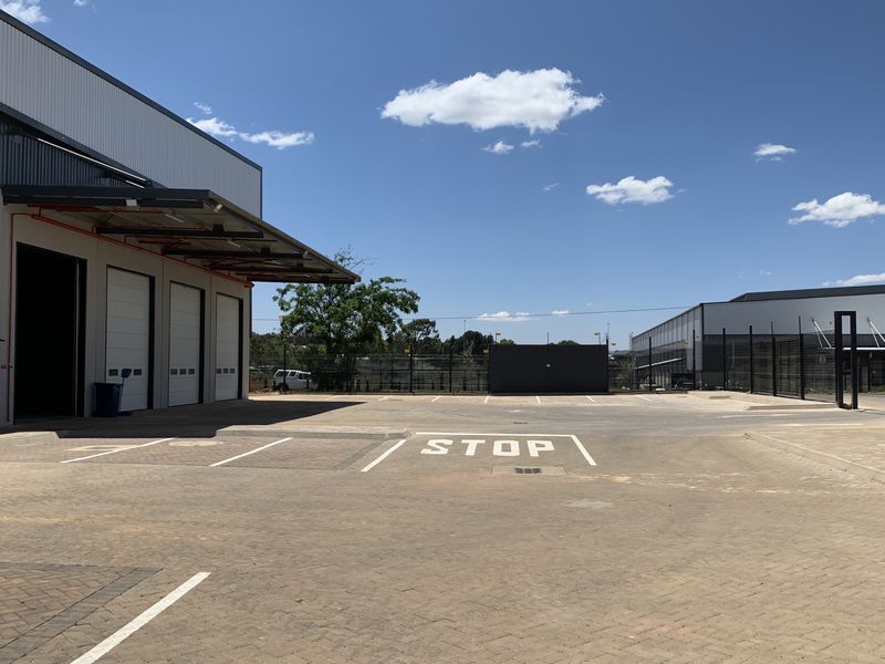 Warehouse to let in Jet Park - Photo 6