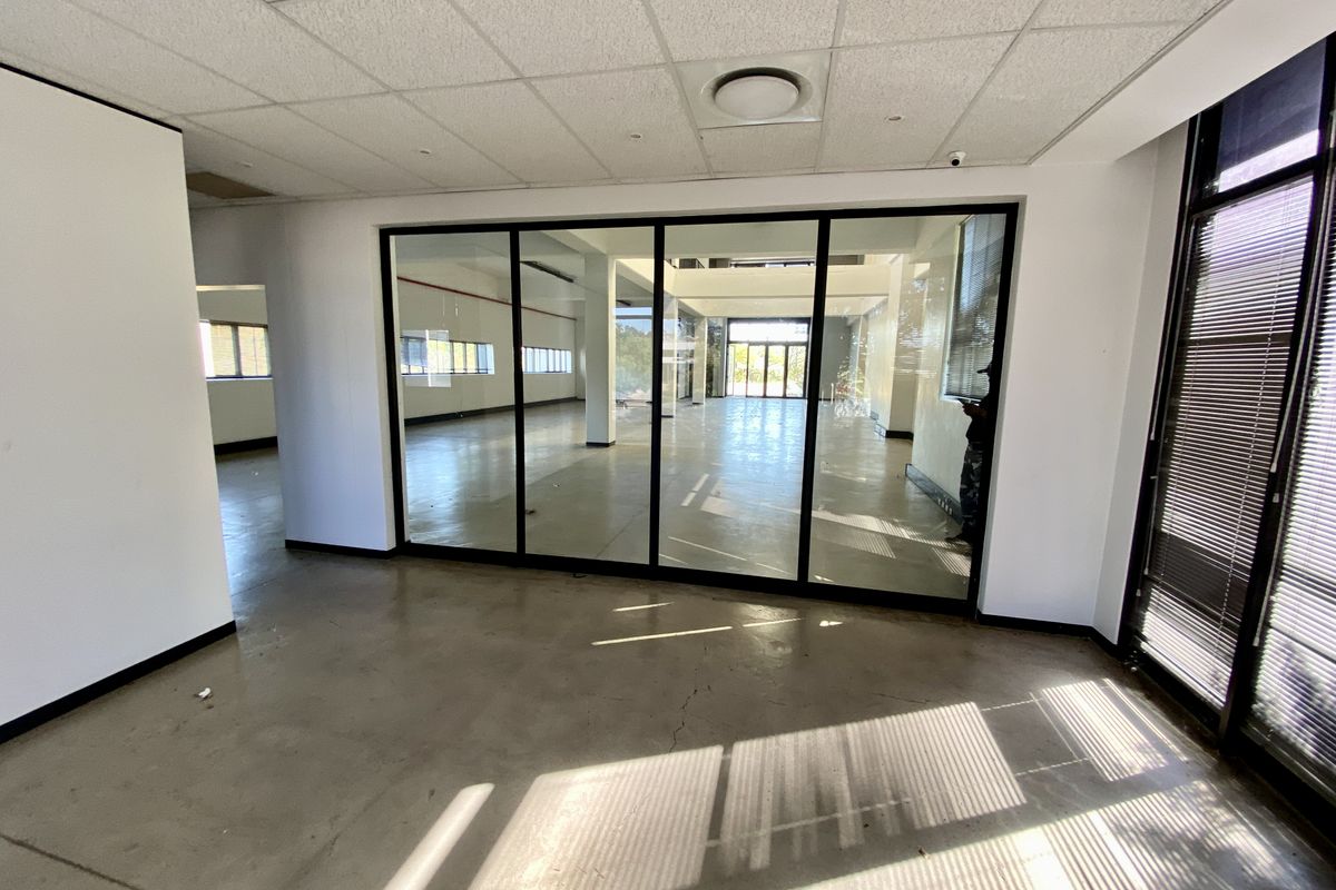 High-Visibility Showroom, Office & Warehouse Space To Let – Old Pretoria Road, Midrand - Photo 2