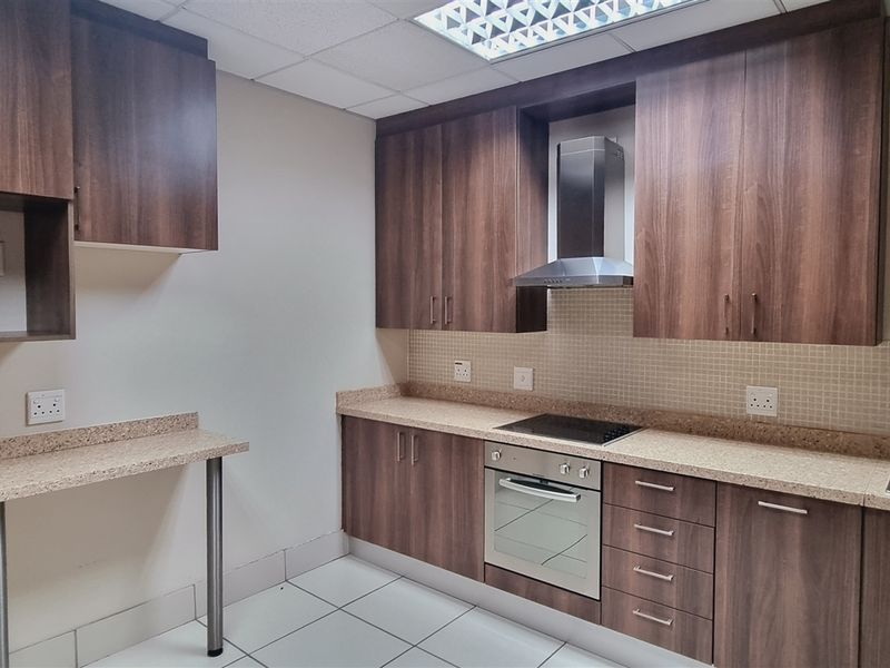 Office space to let on the Ground floor in Peter Place Office Park - Photo 7