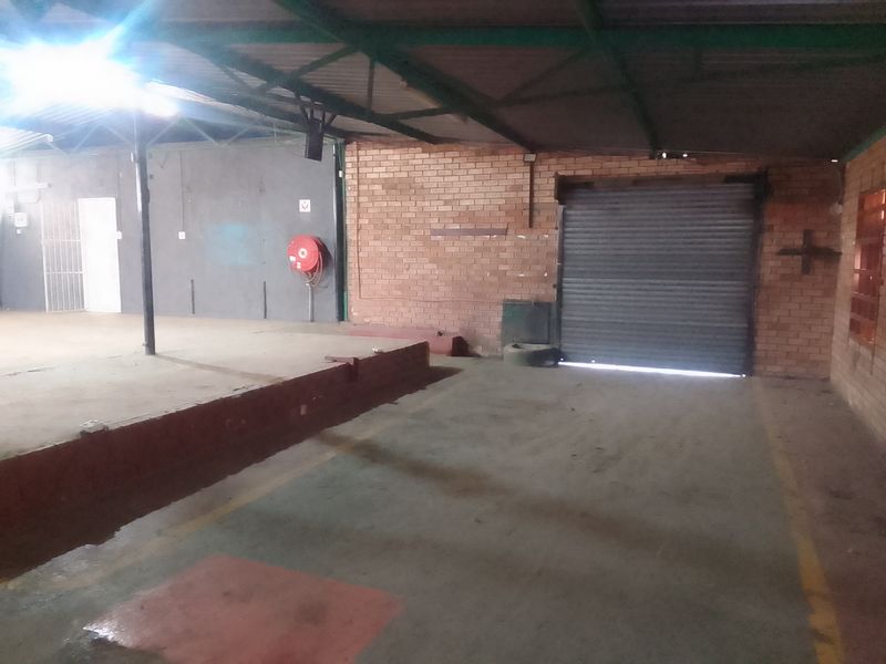 Versatile Warehouse Workshop in Secure Industrial Park - Photo 7