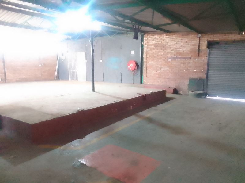 Versatile Warehouse Workshop in Secure Industrial Park - Photo 6