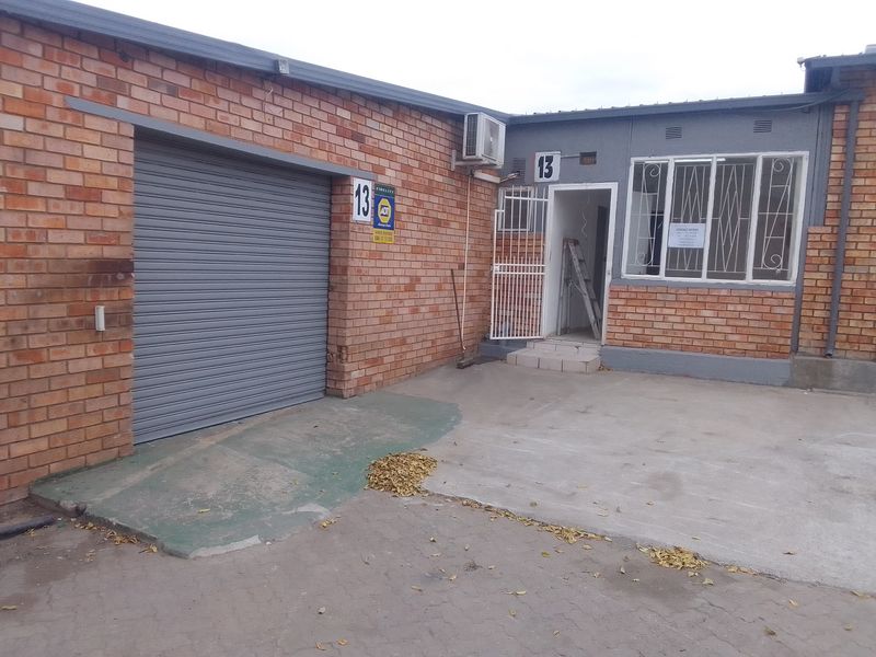 Versatile Warehouse Workshop in Secure Industrial Park - Photo 2