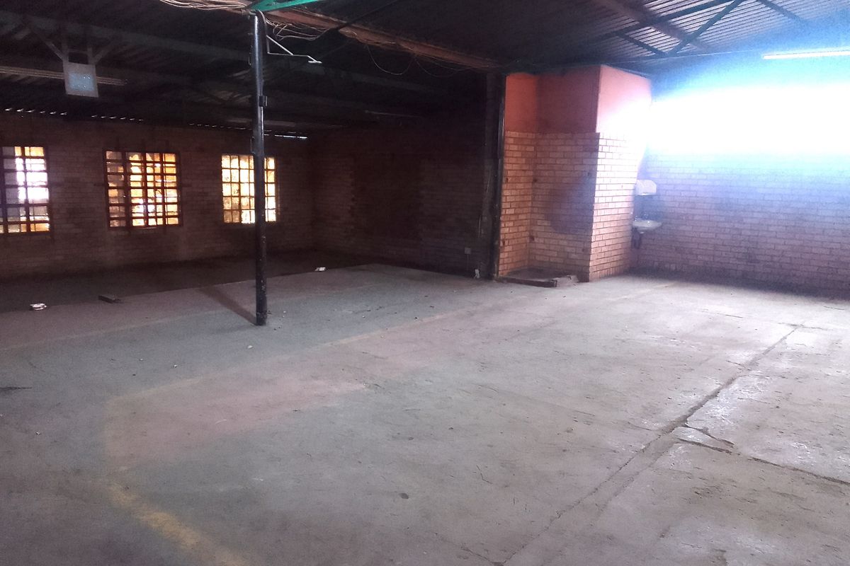 Versatile Warehouse Workshop in Secure Industrial Park - Photo 5