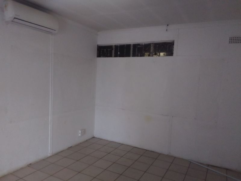 Versatile Warehouse Workshop in Secure Industrial Park - Photo 9