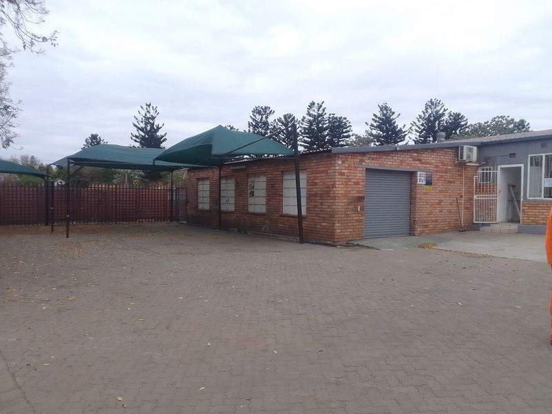 Versatile Warehouse Workshop in Secure Industrial Park - Photo 1