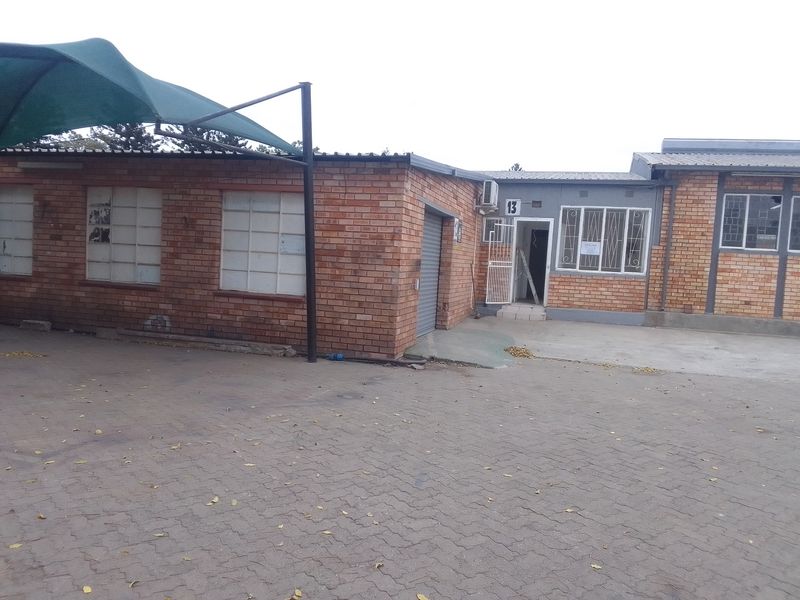 Versatile Warehouse Workshop in Secure Industrial Park - Photo 3