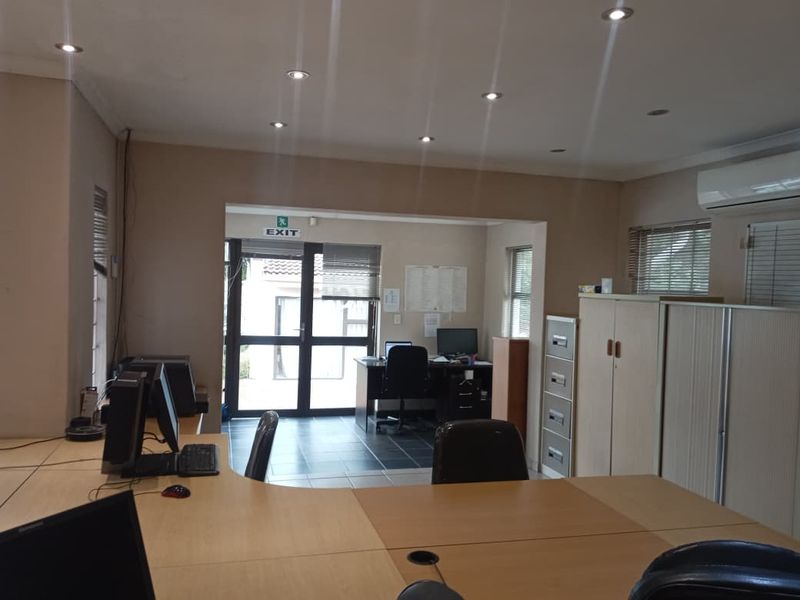 Commercial Office Space to Rent in Buccleuch - Photo 4