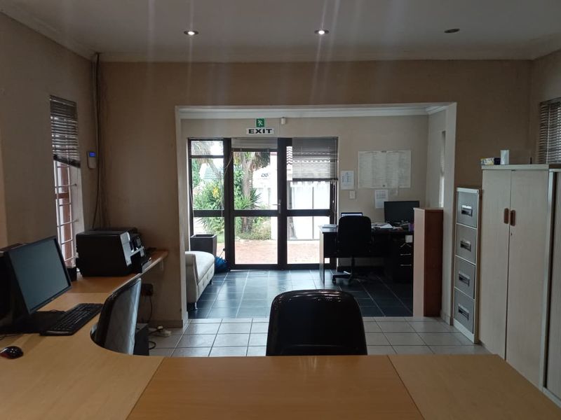 Commercial Office Space to Rent in Buccleuch - Photo 3