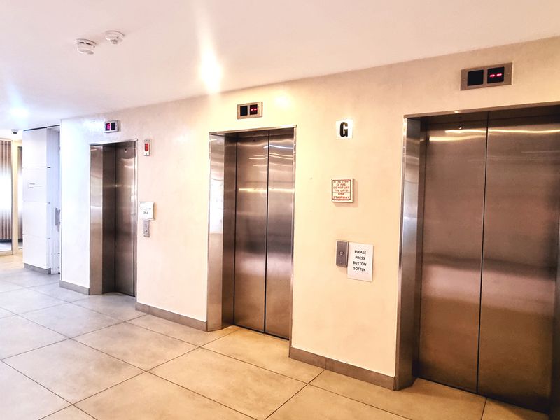 Office space to let in a Free-Standing building in Kelvin Drive Woodmead - Photo 4