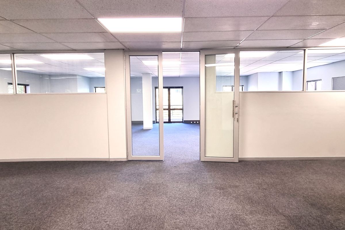 Office space to let in The Woodlands Office Park - Photo 3