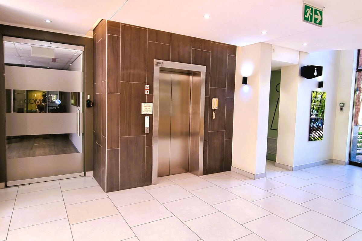 Office space to let in The Woodlands Office Park - Photo 2