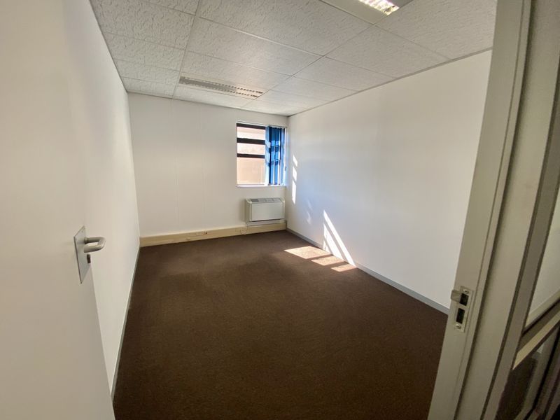 Spacious, Fully Fitted Office for Lease in Central Park, Randjespark - Photo 6