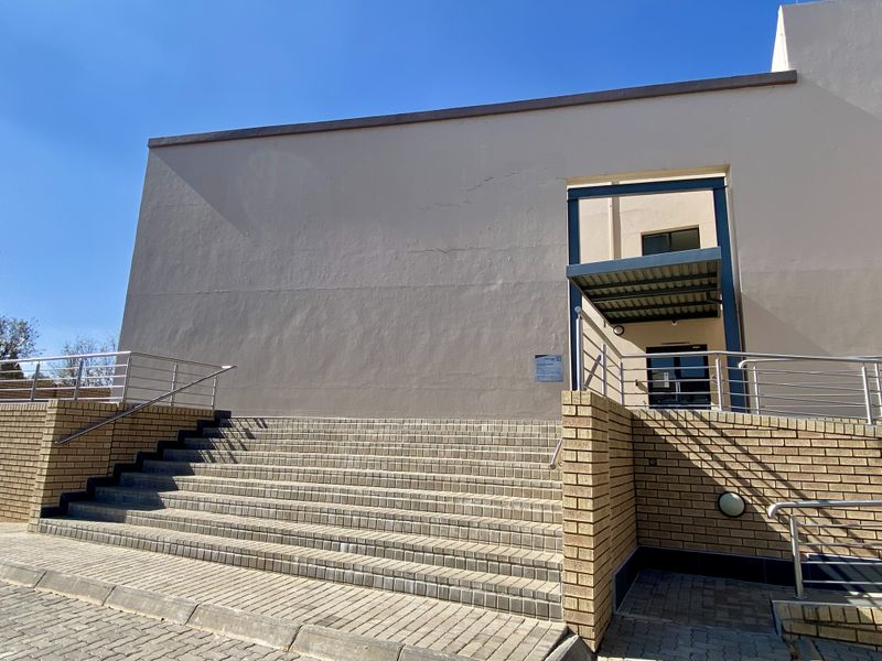 Spacious, Fully Fitted Office for Lease in Central Park, Randjespark - Photo 10