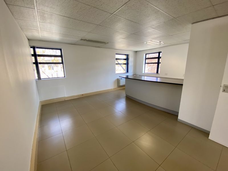 Spacious, Fully Fitted Office for Lease in Central Park, Randjespark - Photo 8